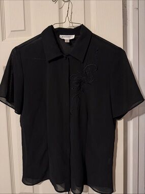 #347 Studio I Black Short-Sleeve Button-Down with Embroidered Floral Detail